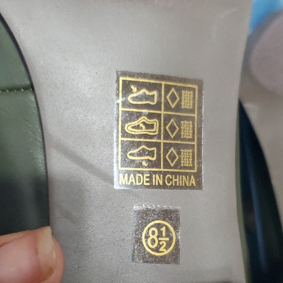 Journee Collection Green Heeled Loafers with Classic Design Nwot - Picture 7 of 12